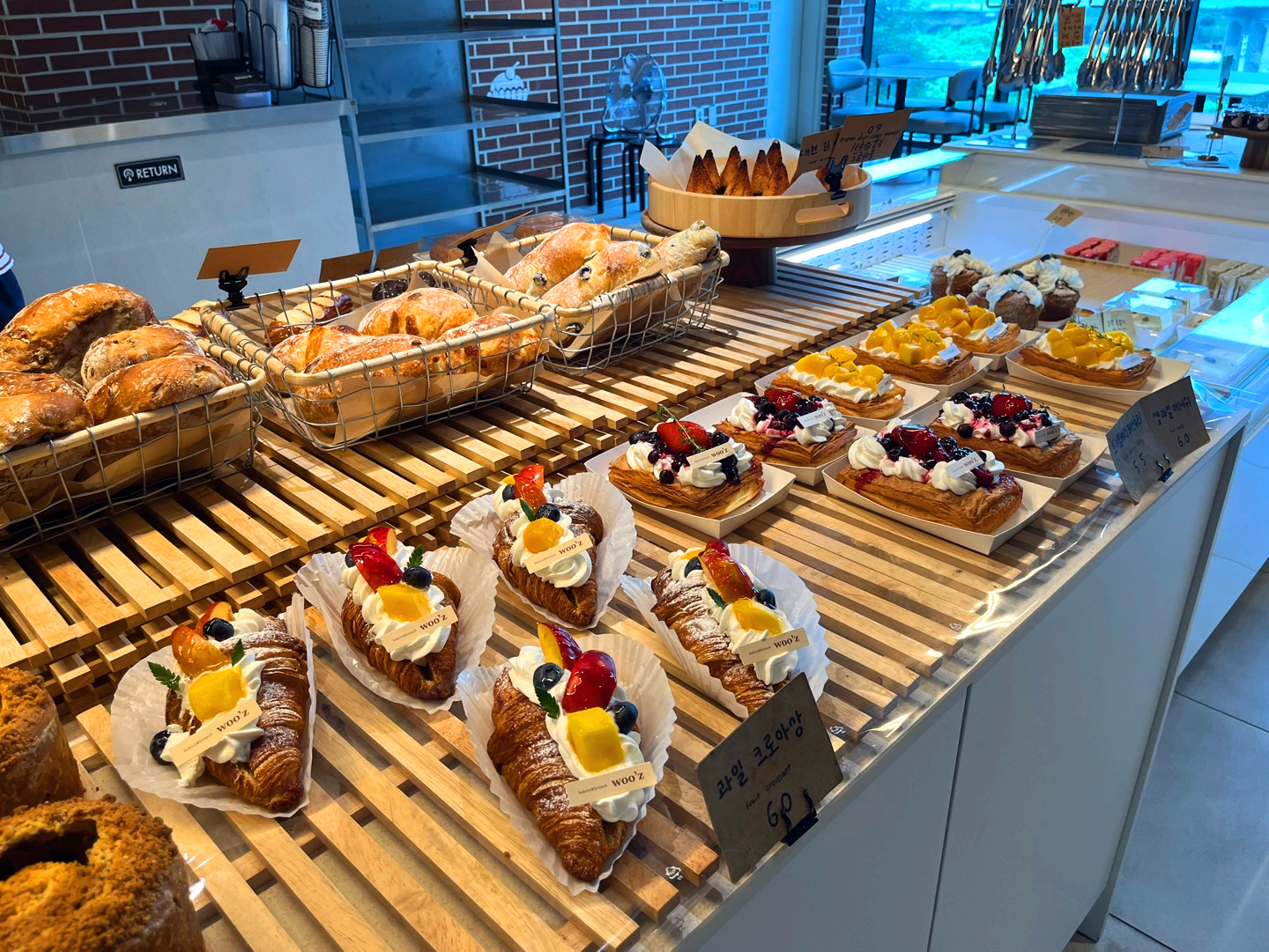 프리미엄 베이커리 카페 우즈 WOO'Z