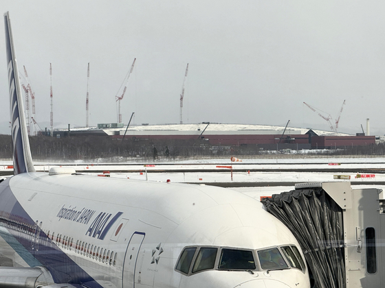 공항과 근접한 반도체 공장