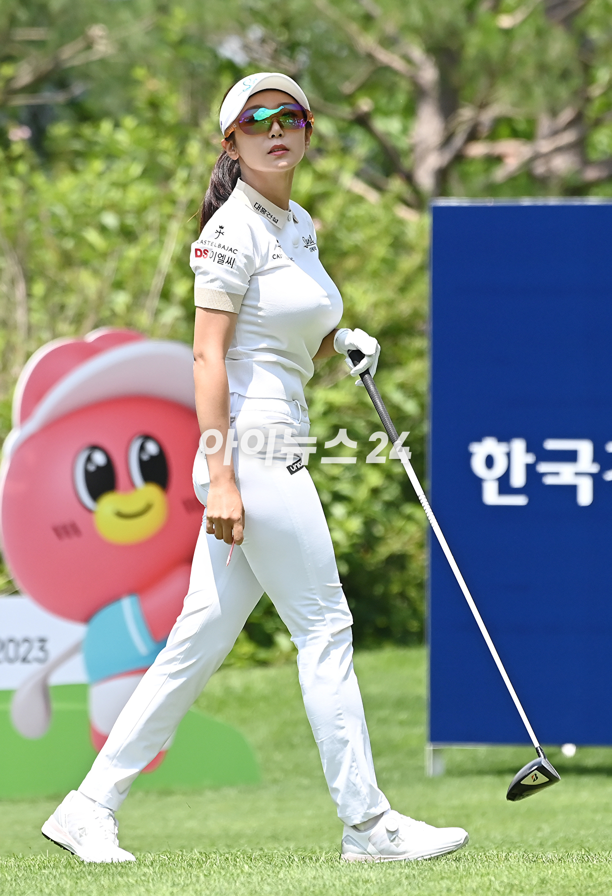 23일 경기도 포천시 포천힐스 컨트리클럽(파72ㅣ6,630야드)에서 'BC카드-한경 레이디스컵 2023'(총상금 8억 원, 우승상금 1억 4,400만 원) 1라운드가 열렸다.안소현이 티샷을 하고 있다. [사진=곽영래 기자]