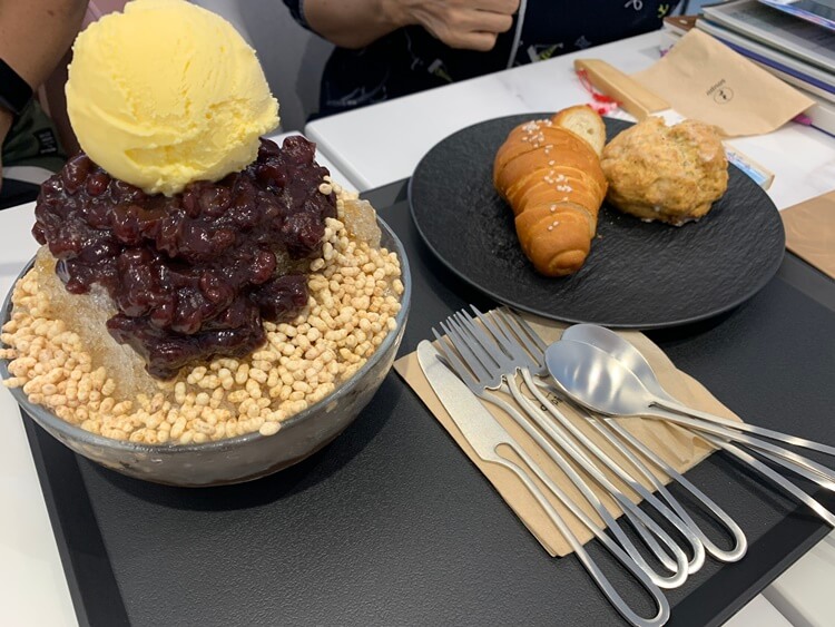 빙수와 수푼&#44; 포크&#44; 나이브&#44; 베이커리