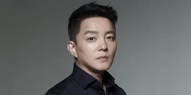 장태수를 연기하는 배우 이범수