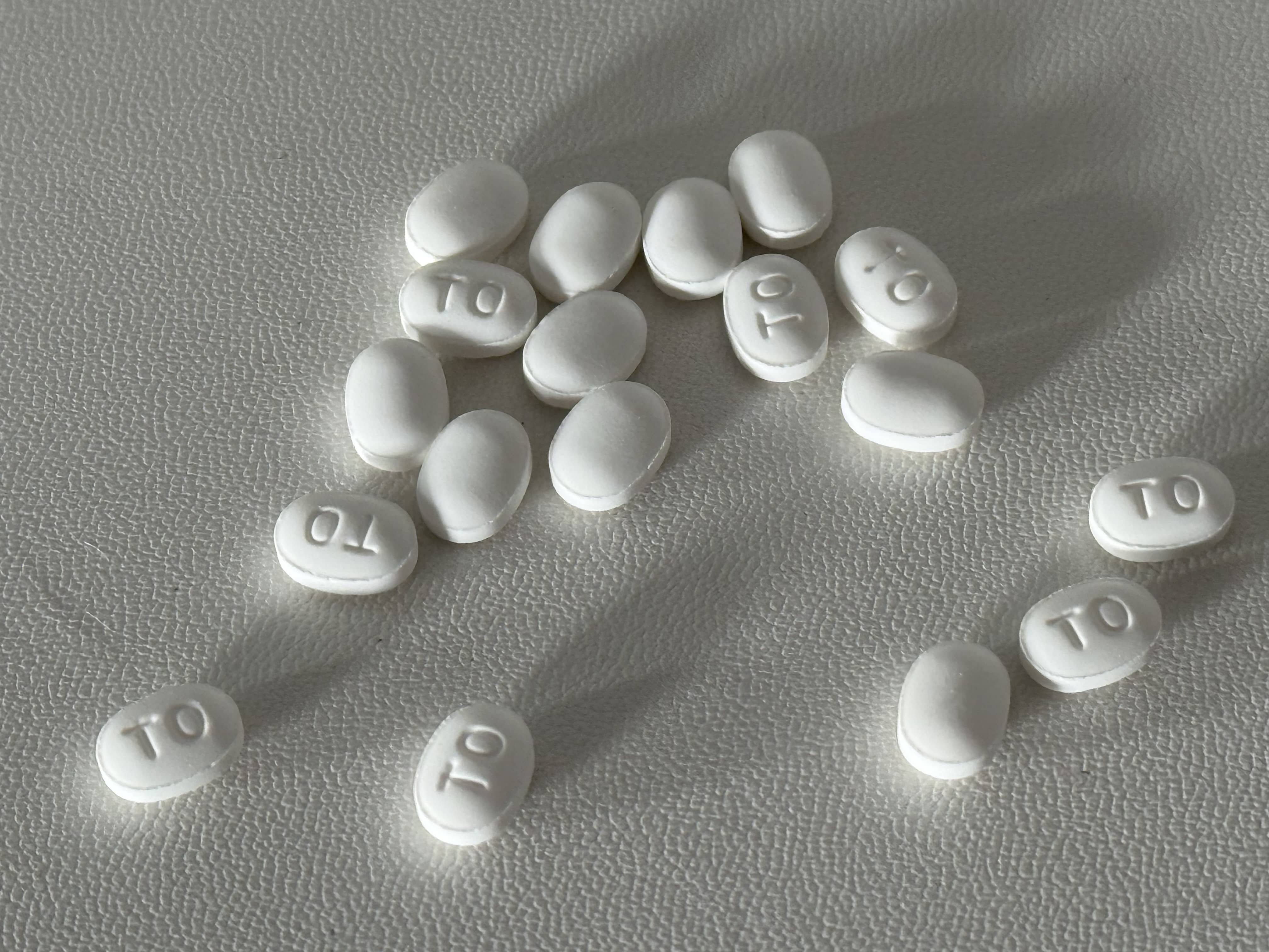 해외여행 시 당뇨약&middot;고혈압약 기내 반입해야 할까? 의약품 반입 규정 총정리