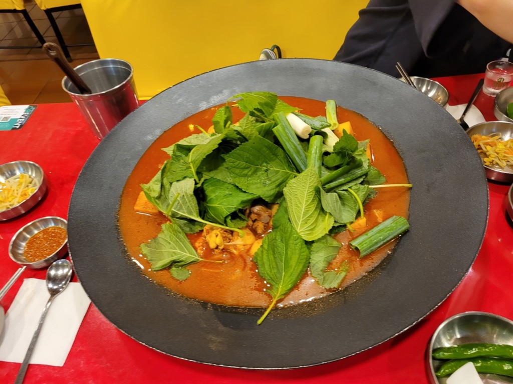 왕솥뚜껑에 나온 닭도리탕 처음 모습