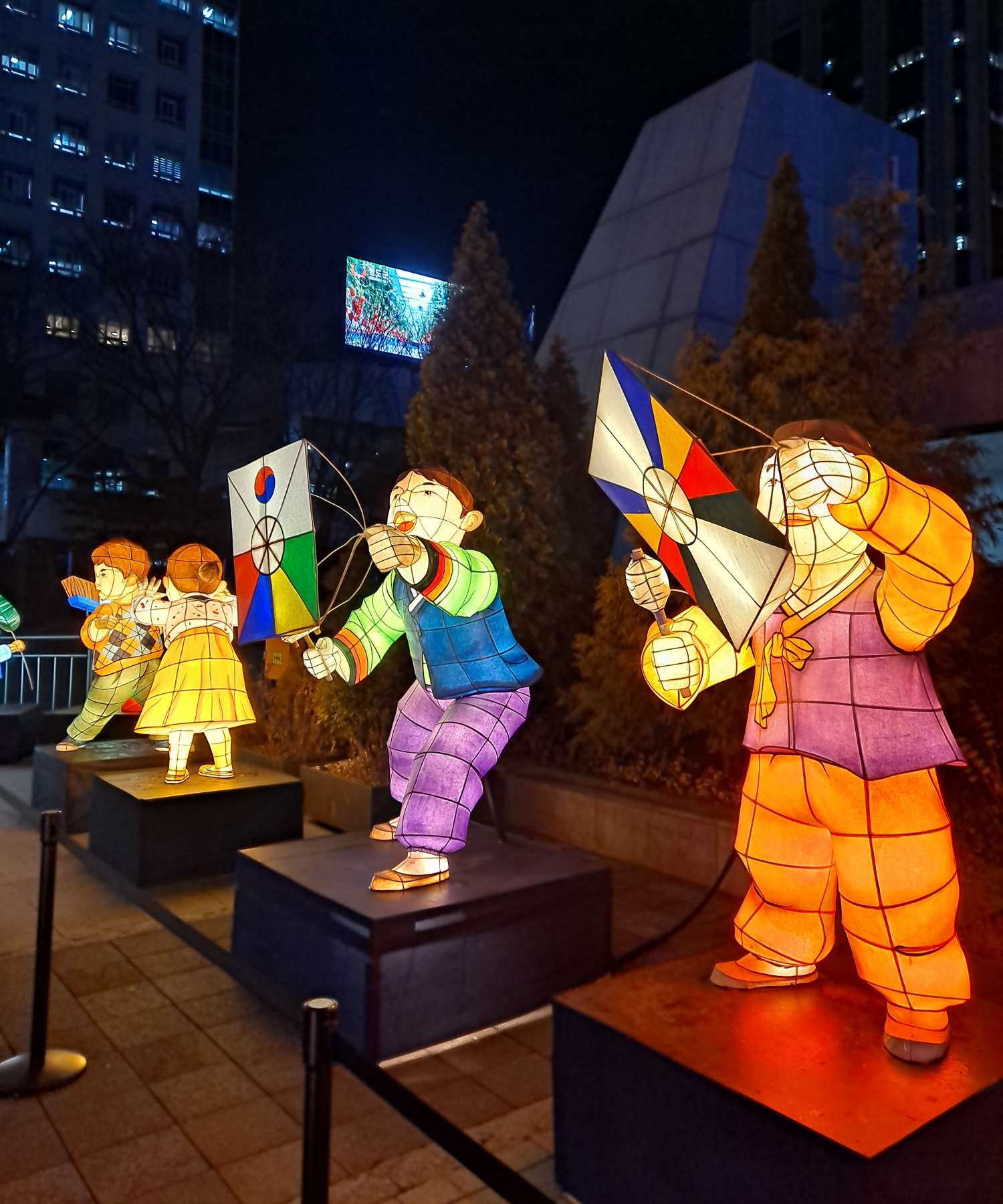 연날리는 아이들