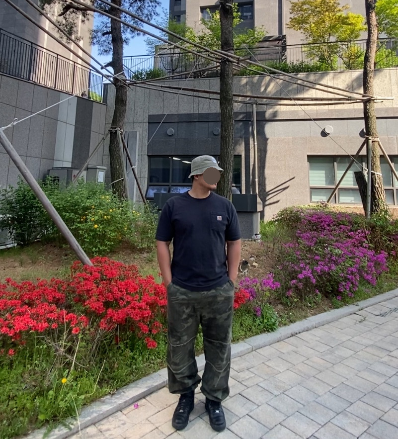 데일리룩('26. 4. 26.)로얄라이프 워싱 데님 벙거지 버킷햇, 칼하트 포켓 반팔티셔츠 K87, 테이크이지 카모 카모플라쥬 밀리터리 더스티 카펜터 팬츠, 나이키 덩크하이 올블랙