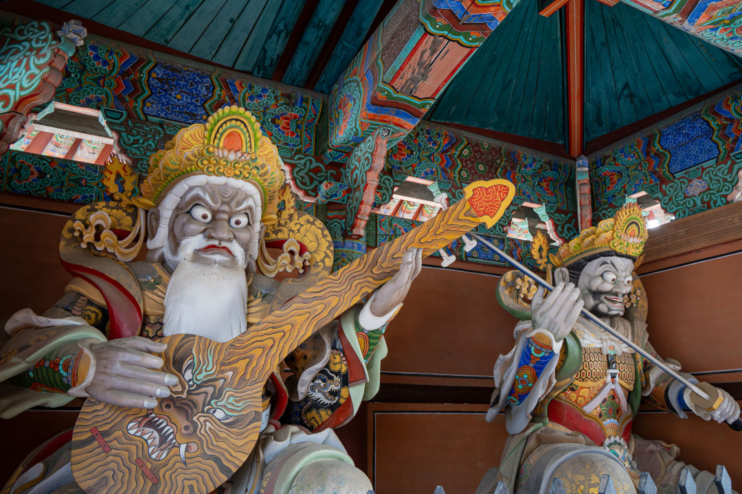 용주사 사천왕문