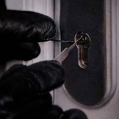 도둑이 문따는 모습