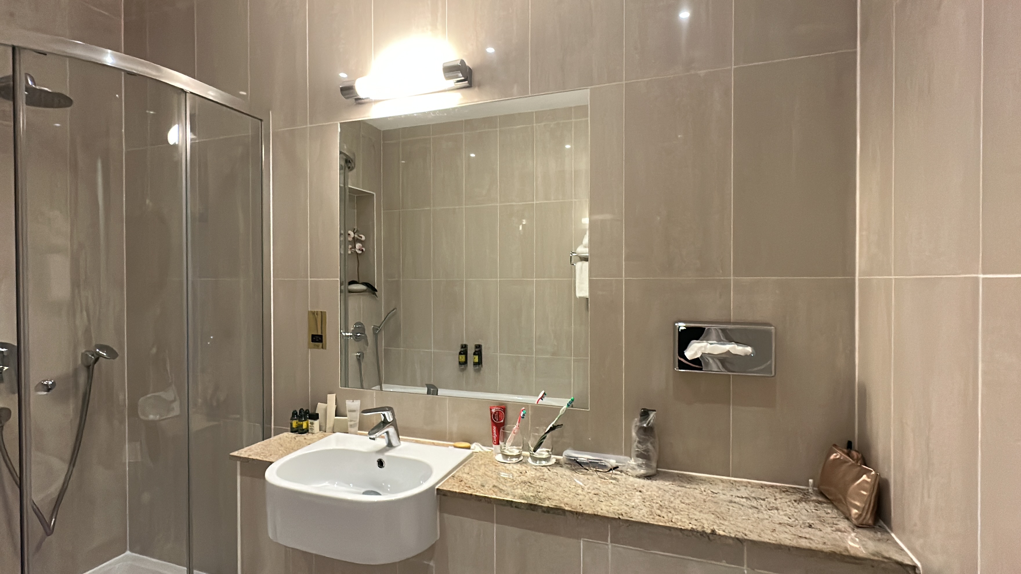 영국 여행 숙소 호텔 추천 후기 - 파크 인터내셔널 런던 호텔