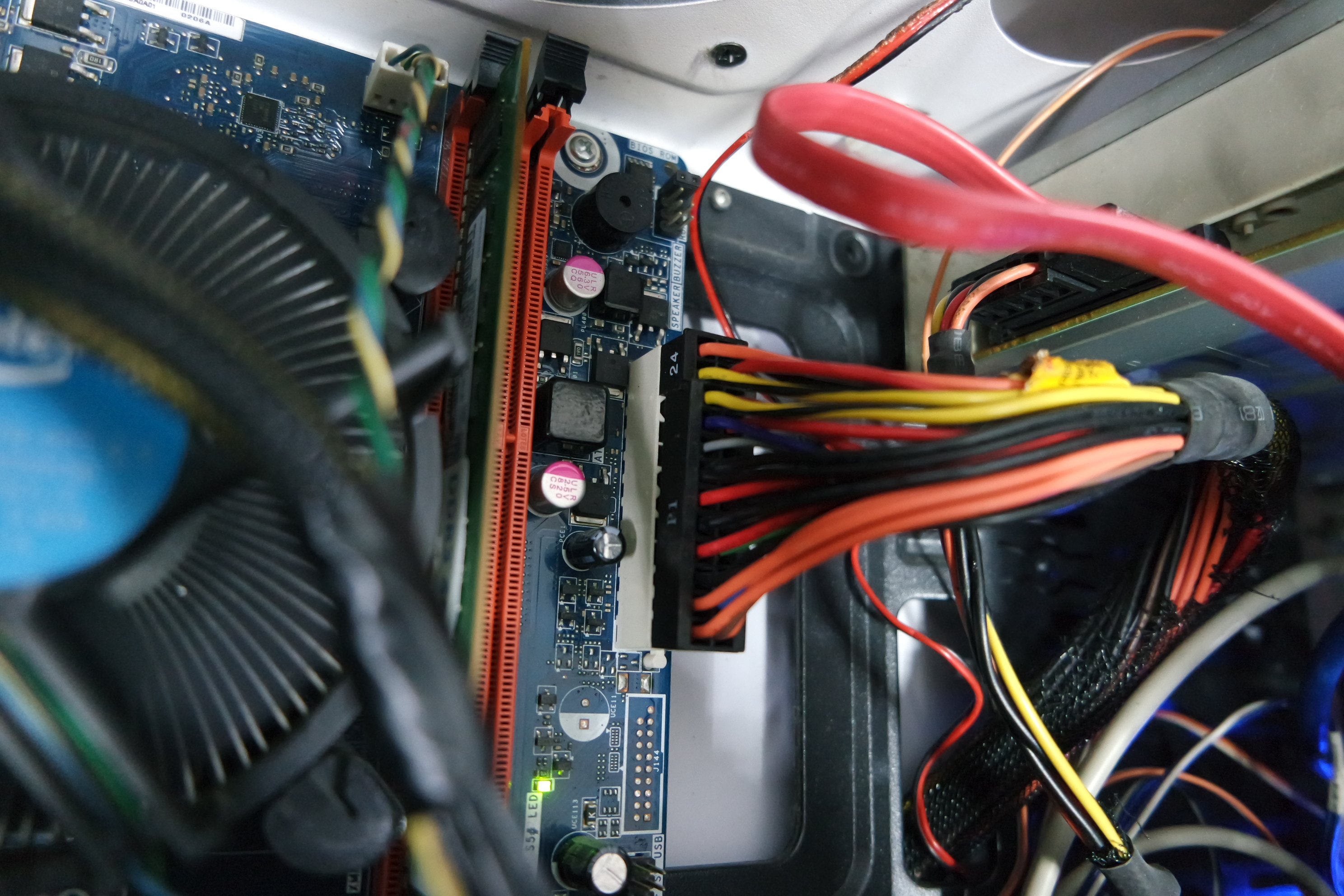 전선 덮개(커버)도 녹았습니다.