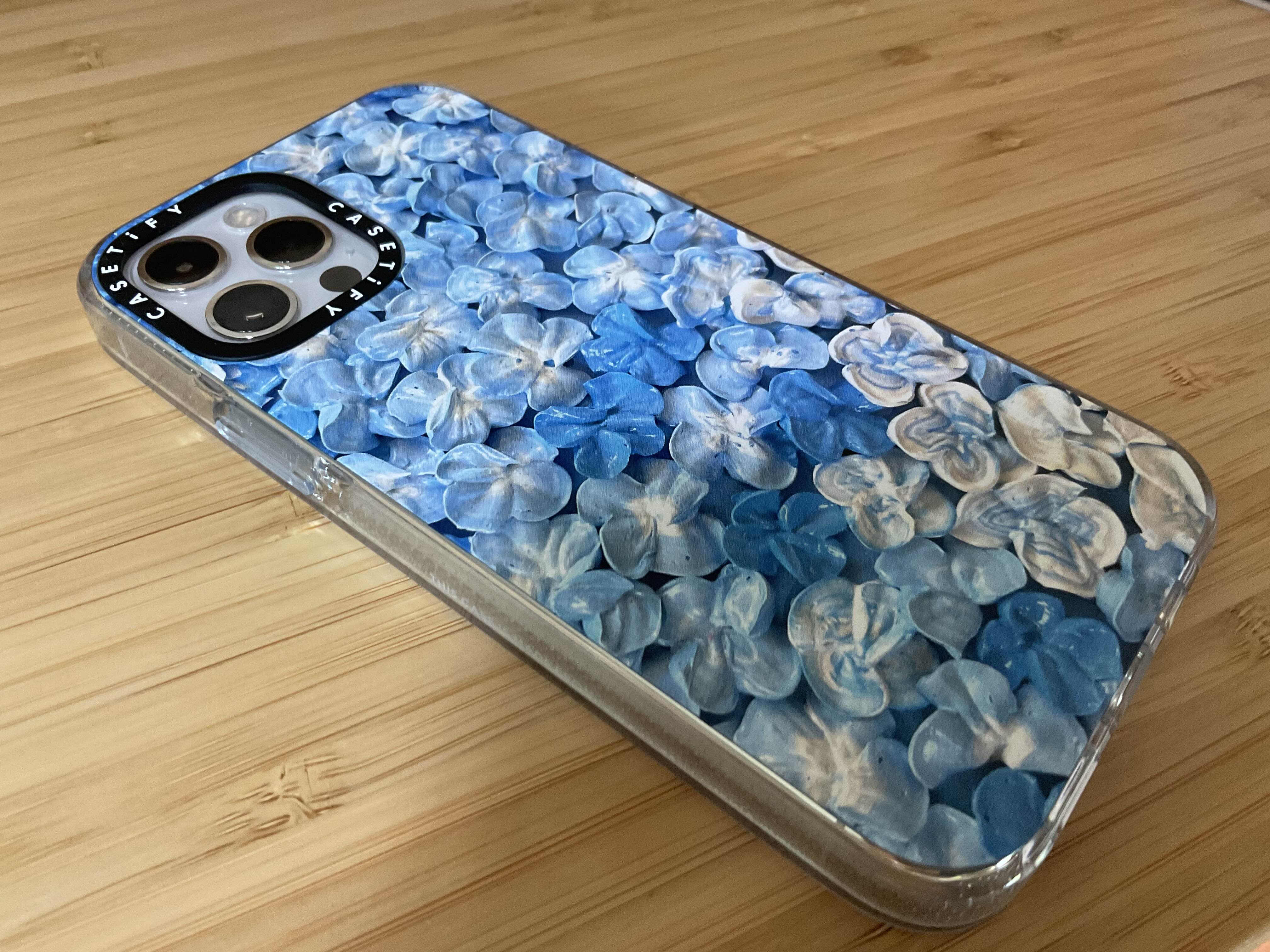 파란 수국이 좀 과하다 싶을정도로 빽빽하다