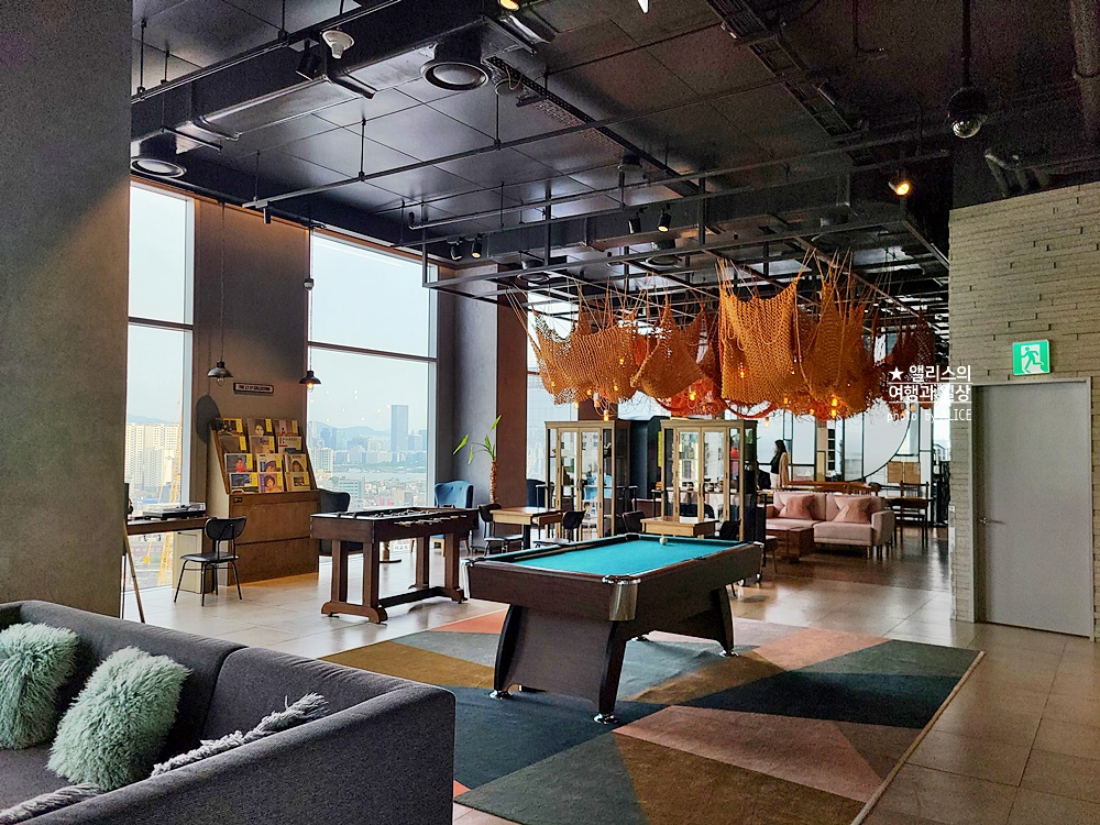 L7 홍대 바이 롯데 루프탑 수영장, 체크인, 블루 루프 라운지 & 비즈니스 센터 후기