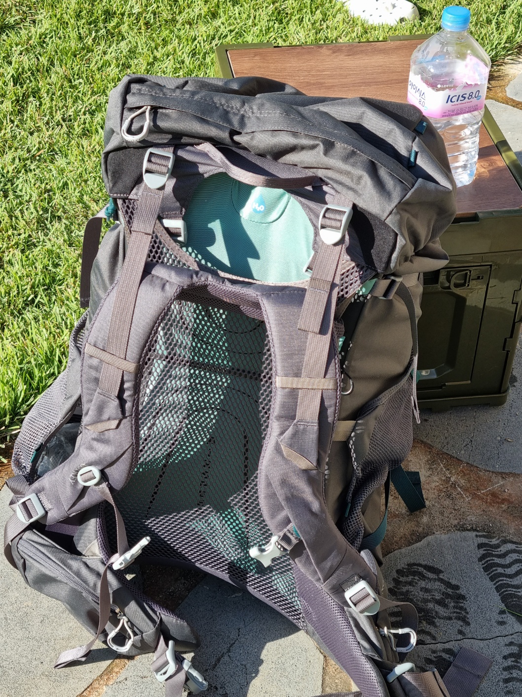 오스프리 렌 65L 뒷모습