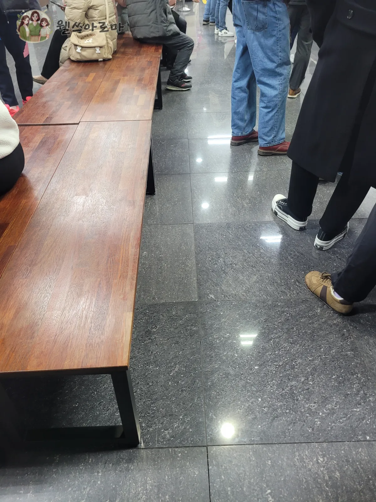 서울남산타워-케이블카-2층대기의자