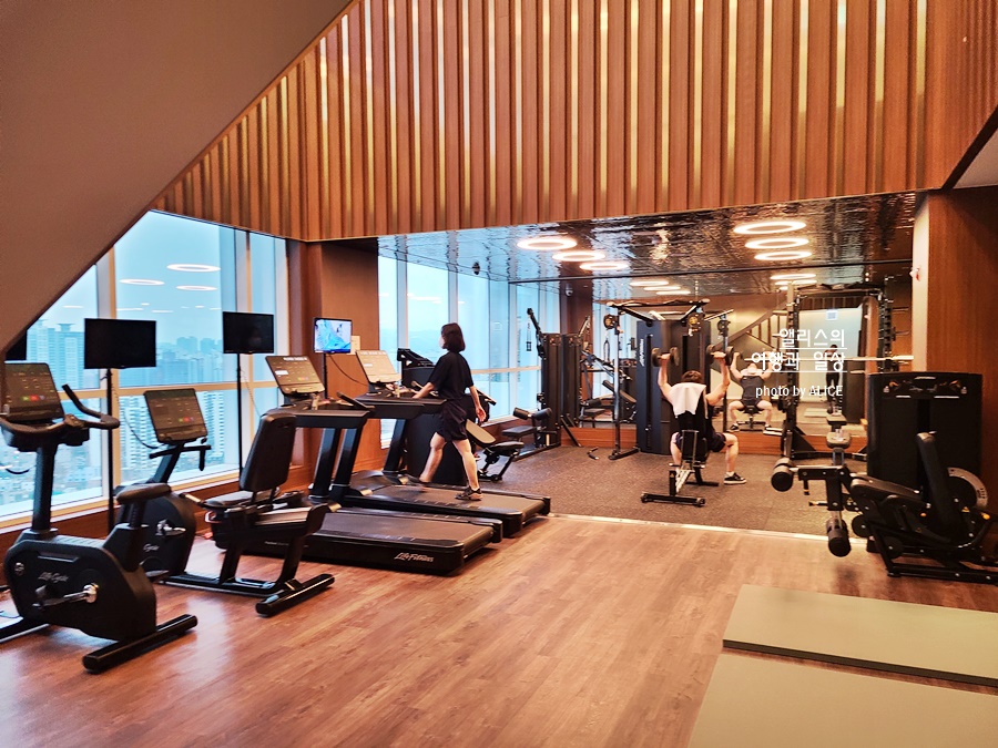 한강뷰 호캉스 호텔 나루 서울 엠갤러리 부아쟁 레스토랑 인피니티풀 추천