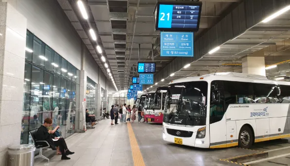 버스승강장-승객사진1