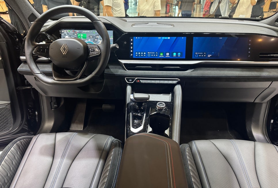 르노 콜레오스 하이브리드 실내 디자인