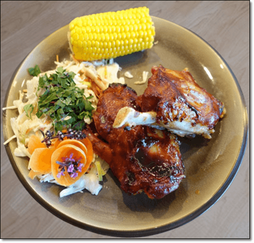 양배추 샐러드와 고기