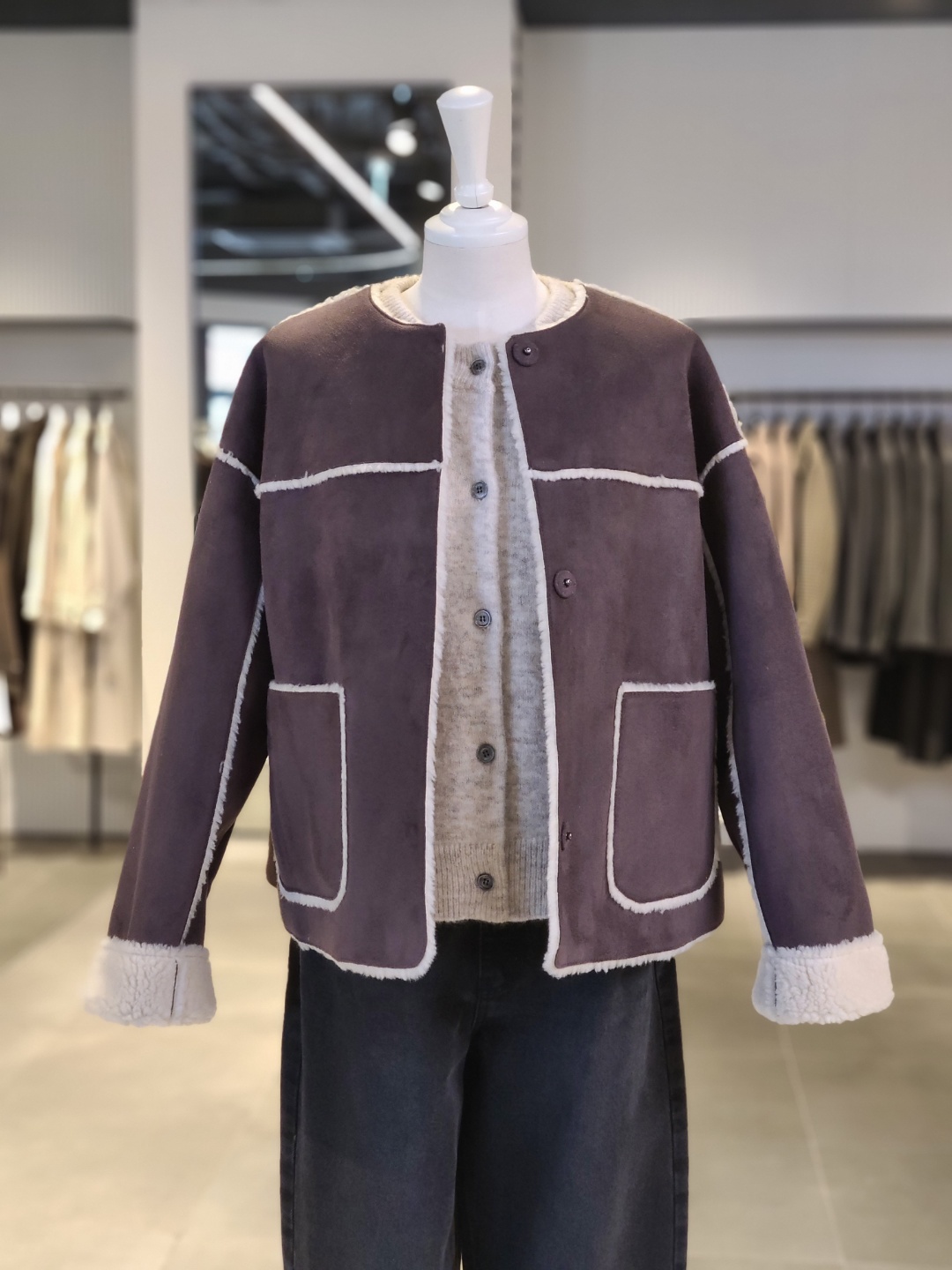 스튜디오톰보이 스튜디오 톰보이 노카라 스웨이드무스탕 9192461112 039