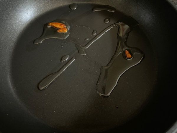 샐러리 먹는법으로 볶음도 있음