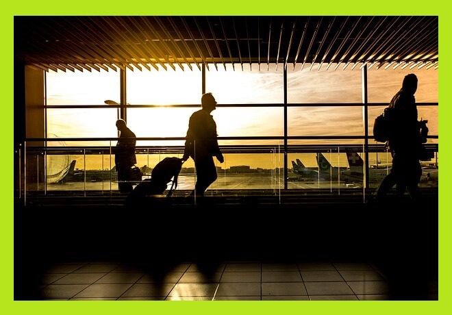 해질녁-공항-창문-사람들