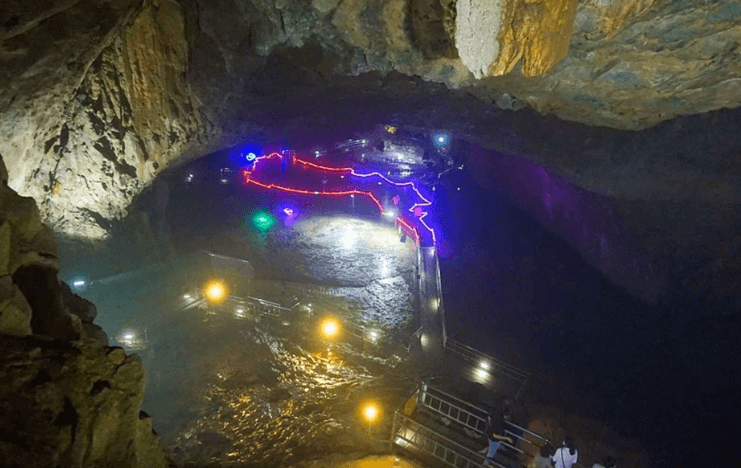 2&amp;#44; 삼척시 환선굴