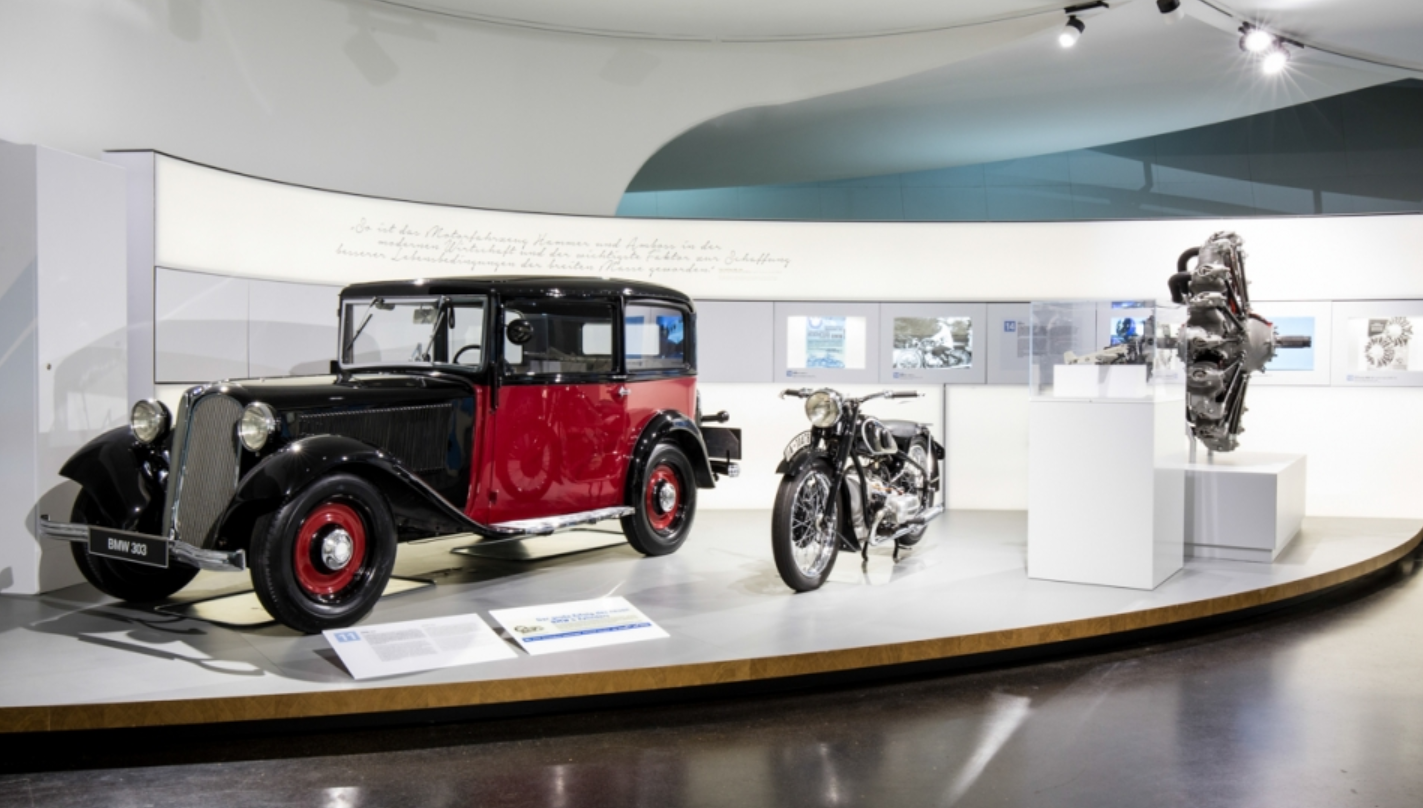 BMW303 모델 전시 사진