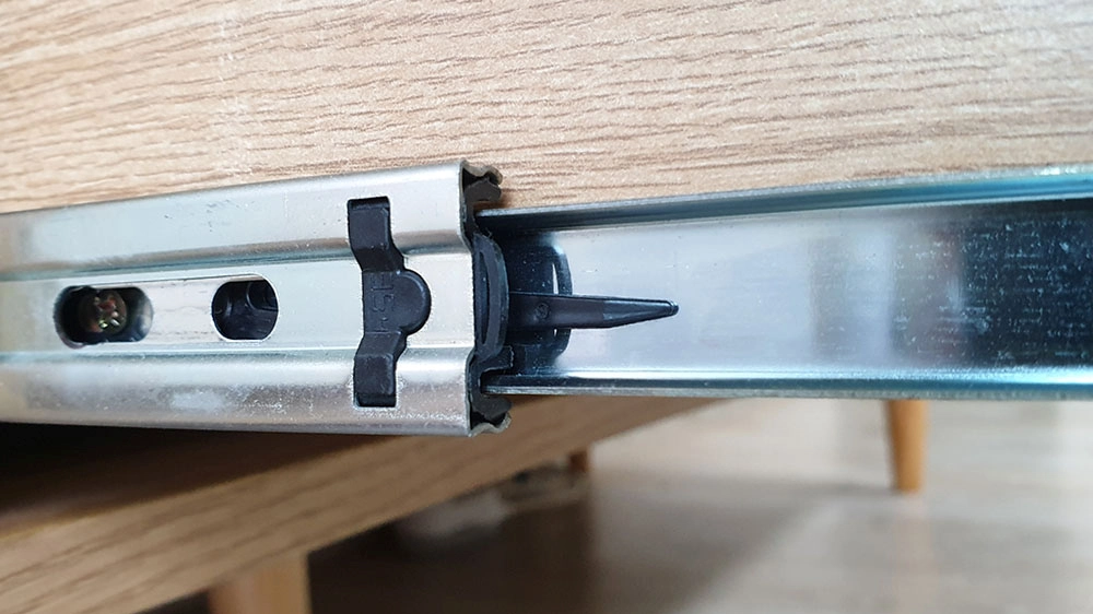 서랍레일 안전 장치