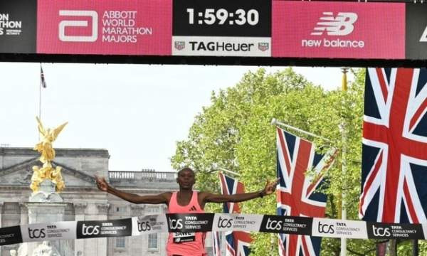 런던 마라톤 세계신기록 사바스티안 사웨 1시간 59분 30초 인류 최초 공식 '서브 2' 달성