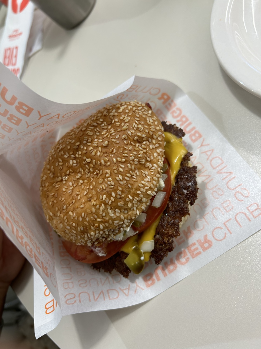 햄버거종이에 싸먹음