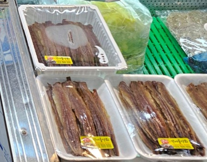 6시내고향 포항큰동해시장 과메기 냉장고에 있는 모습