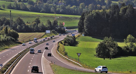 도로옆에-펼쳐진-들판