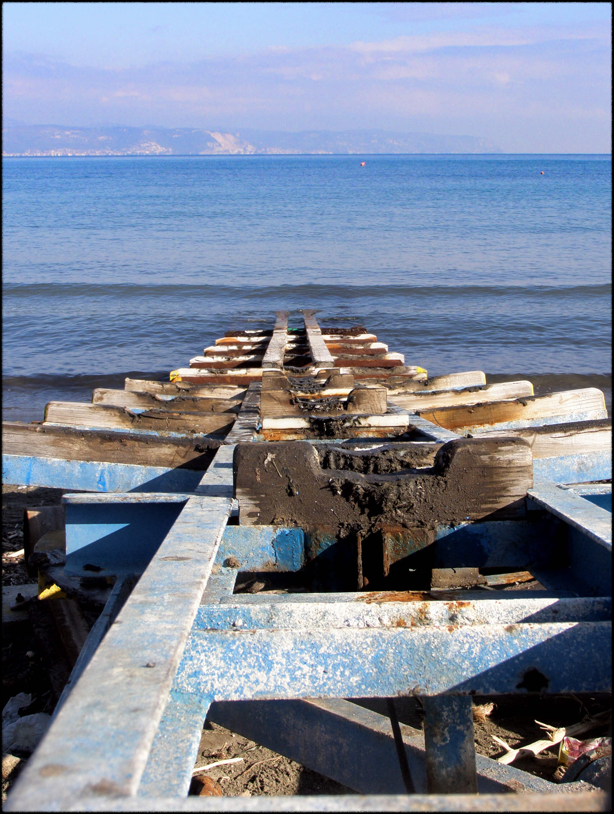 청소년 취업 지원 프로그램은 단순한 일자리 제공을 넘어서서, 그들의 삶의 질을 향상시키고, 사회에 긍정적인 기여를 할 수 있도록 하는 중요한 사회적 프로젝트입니다.