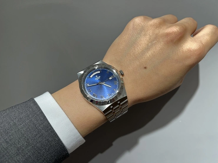 언제나 바깥쪽으로 치우쳐져 있는 로얄