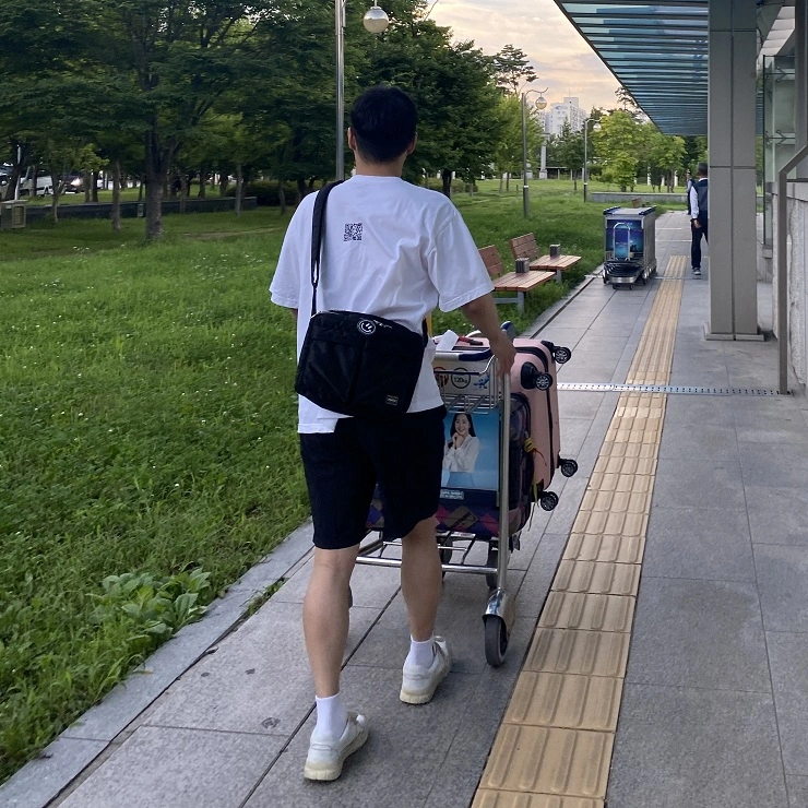 여행에 동행하는 요시다 포터 탱커 숄더백