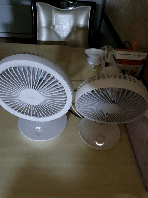 좌) 미로 에어레스트 미니팬(AF01W), 우) 루메나 스탠드3+ 충전중인 모습!