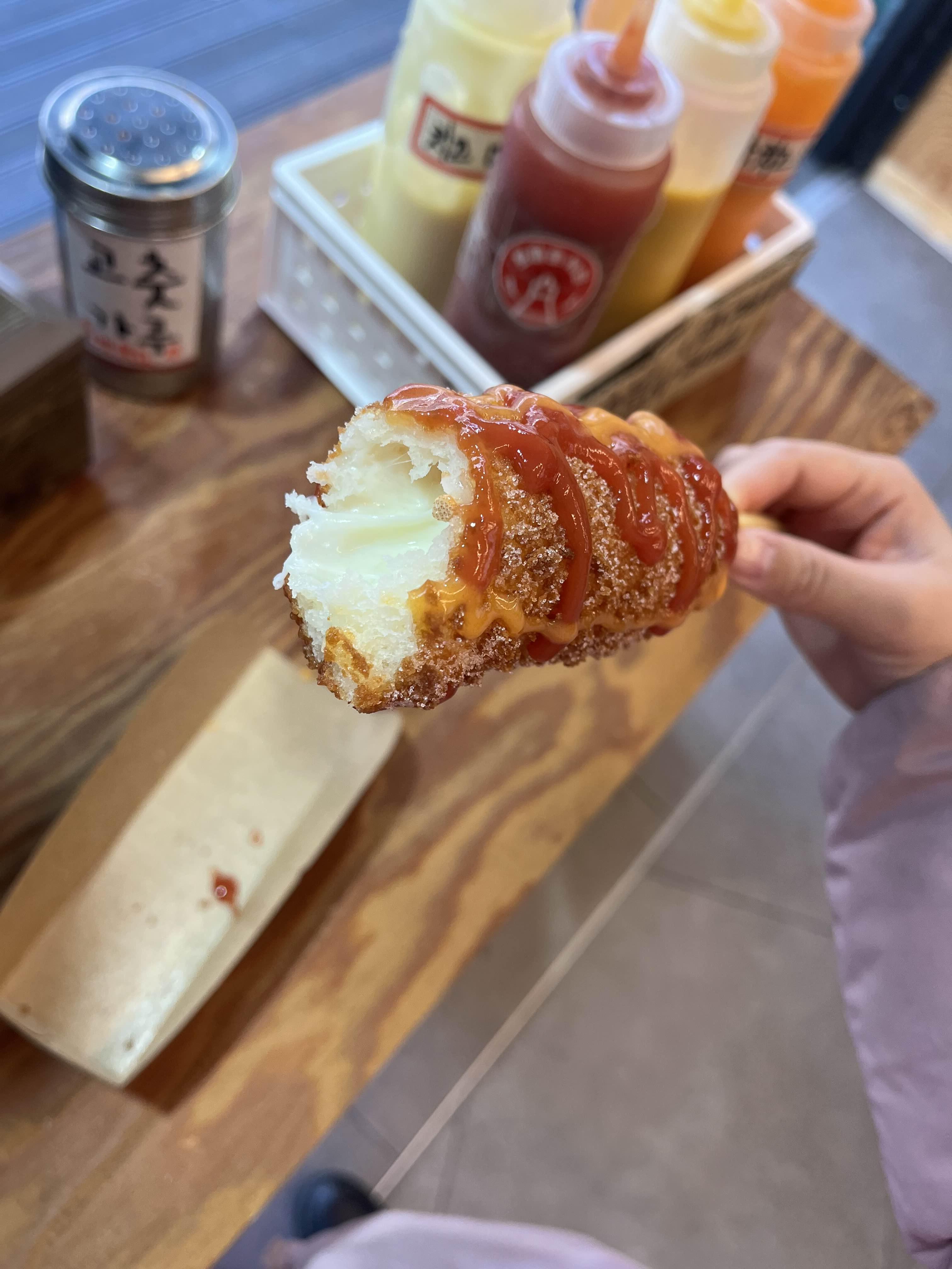 명랑핫도그 &lt;통모짜 핫도그&gt;