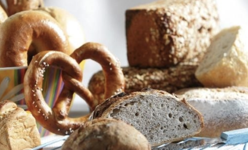 글루텐프리 빵과 케이크 등의 음식의 특징들