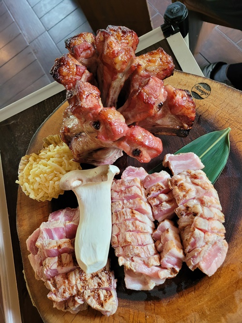 부산-근교-김해-로담-토밥즈-토요일은밥이좋아-듀록-폭립-맛집-숙성-고기-평일-웨이팅-방갈로-예약