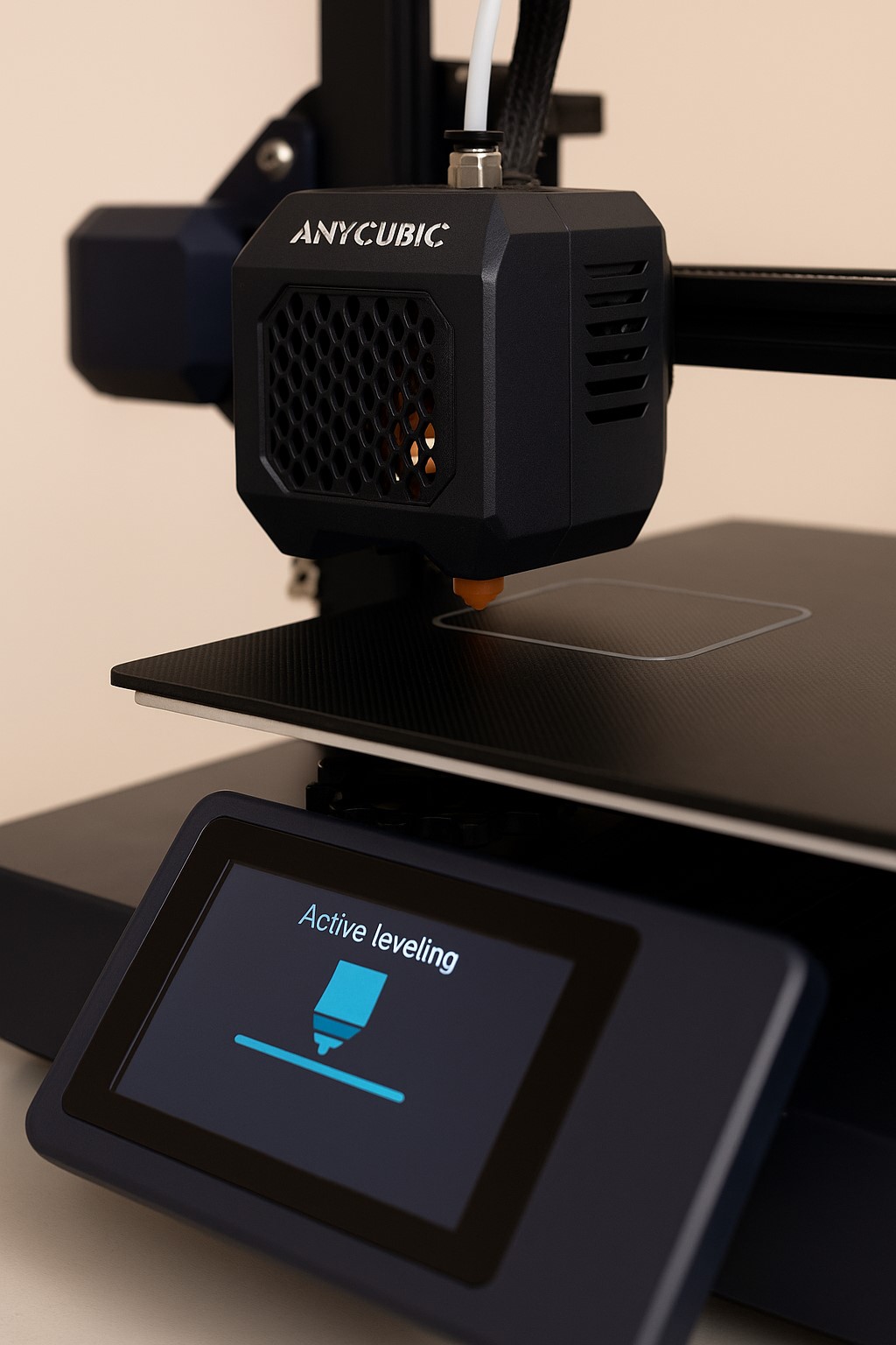 Anycubic Kobra 프린터의 자동 레벨링 화면과 출력 준비 장면