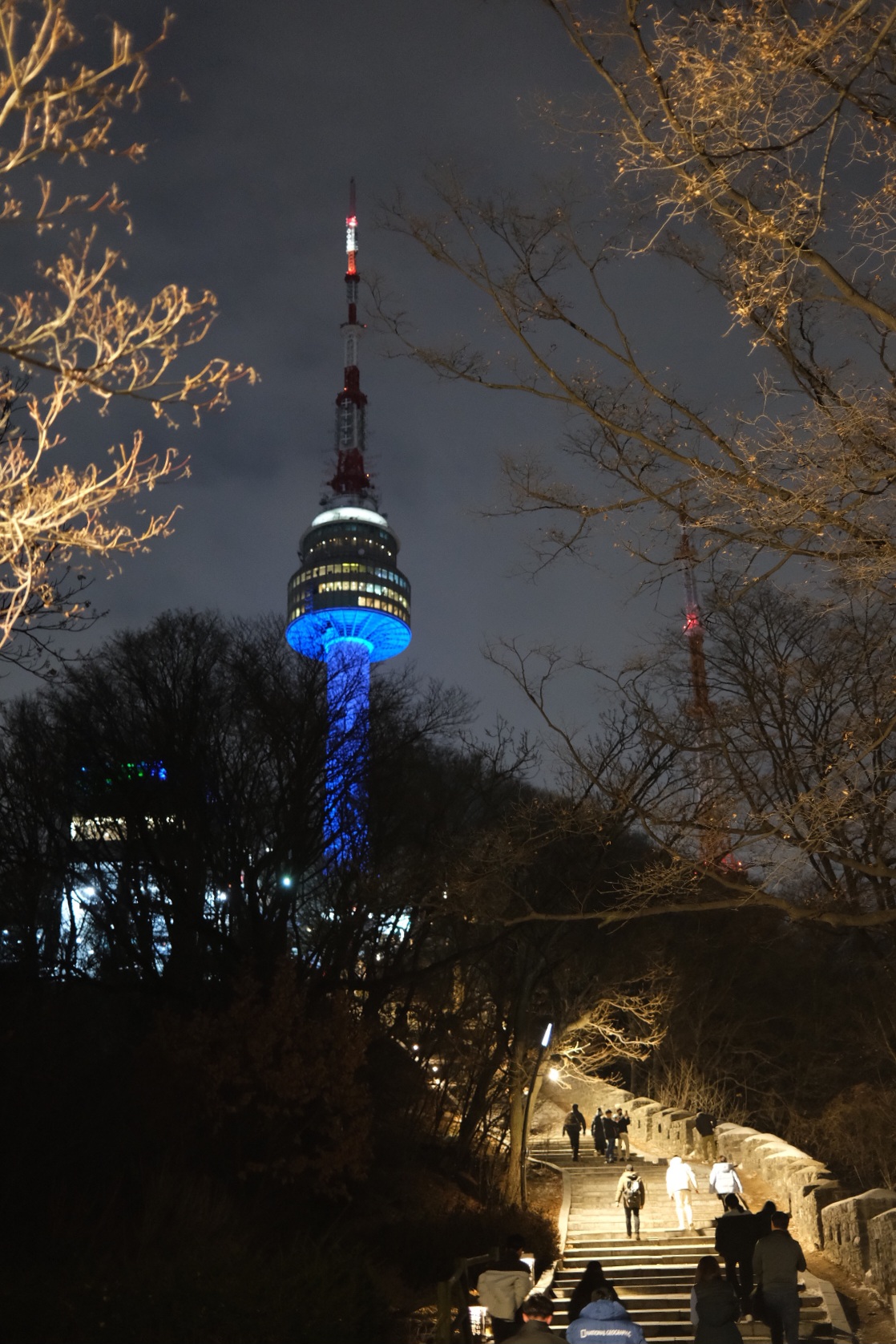 남산서울타워과 계단