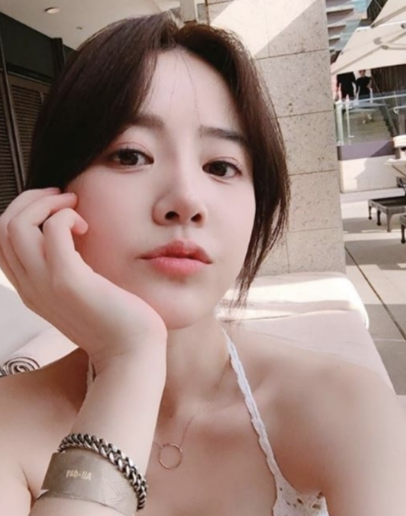 신고은 인스타 셀카