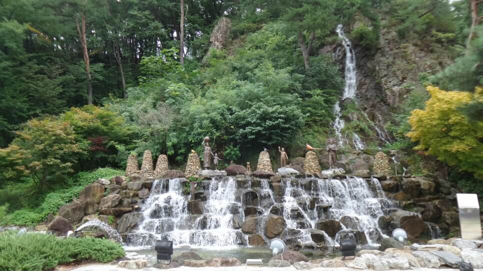 보은 법주사 : 천년의 세월을 견딘 국보의 향연과 황금 미륵불의 자비 천년의 불심을 간직한 호서 제일 가람