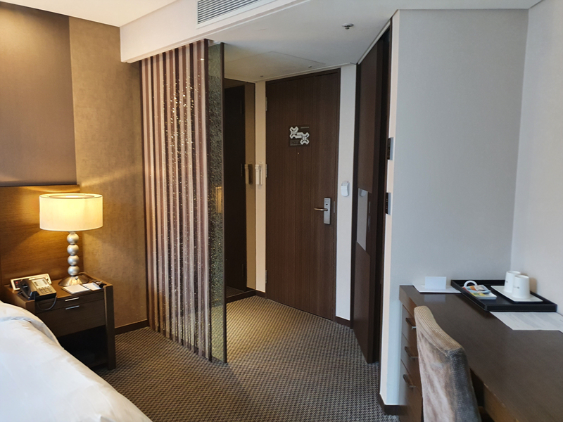 현관쪽을-바라본-모습