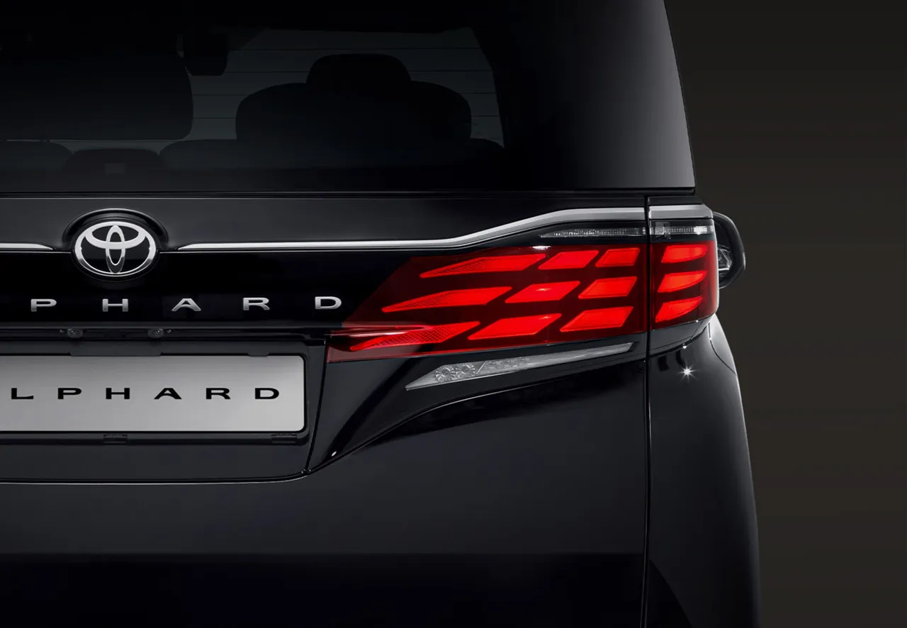 토요타 알파드 하이브리드 차량 이미지