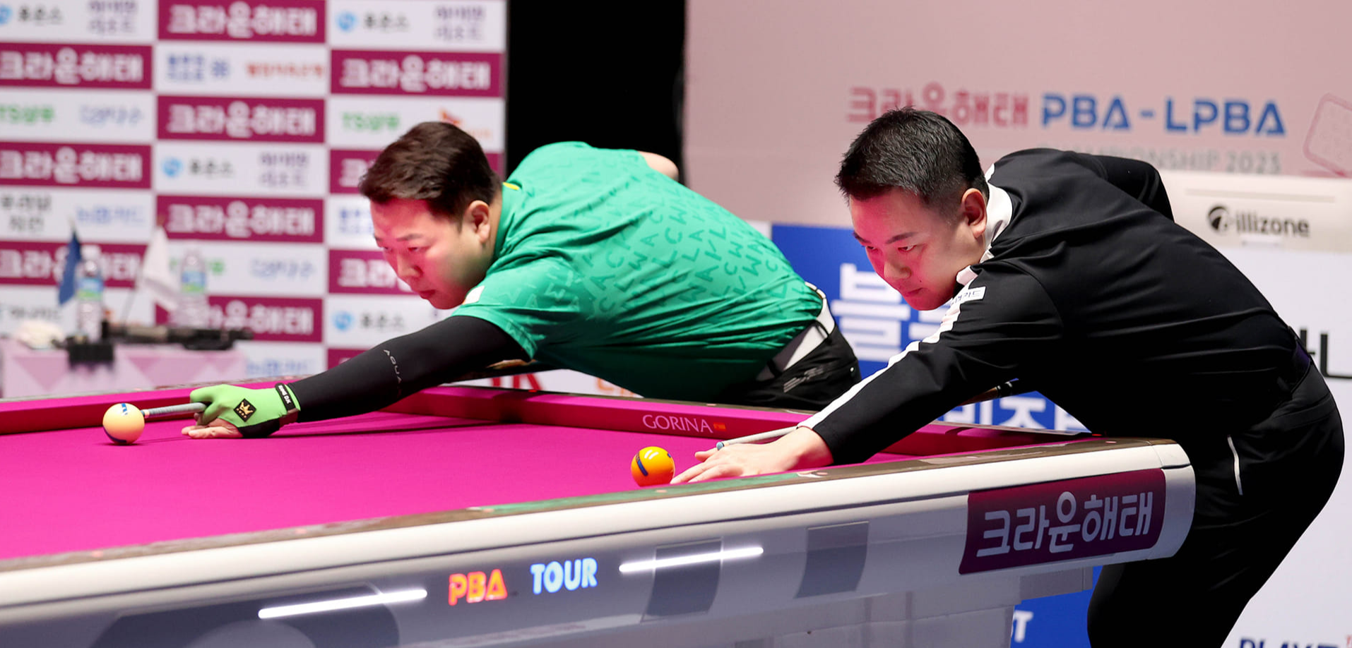 강동궁 조재호가 결승전에서 경기시작전에 초구를 치는선수를 정하기 위해 뱅킹을 하는 모습