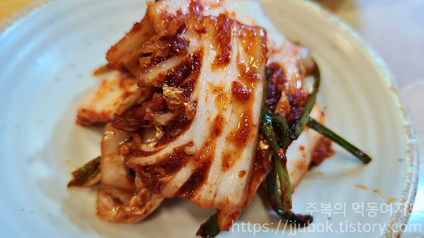 별미뼈해장국-신기점-밑반찬-겉절이-김치