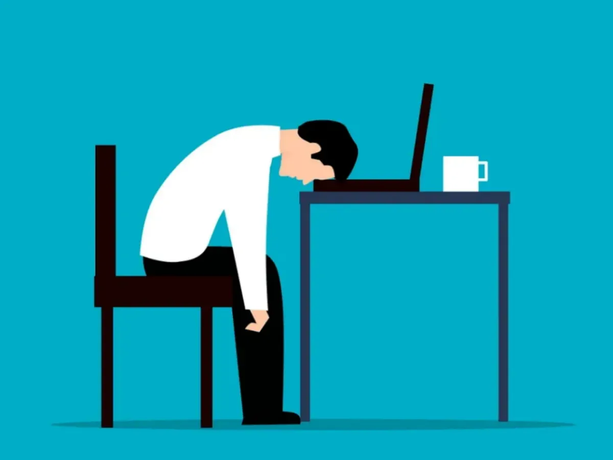 블로그-글쓰기-힘들어하는-남자