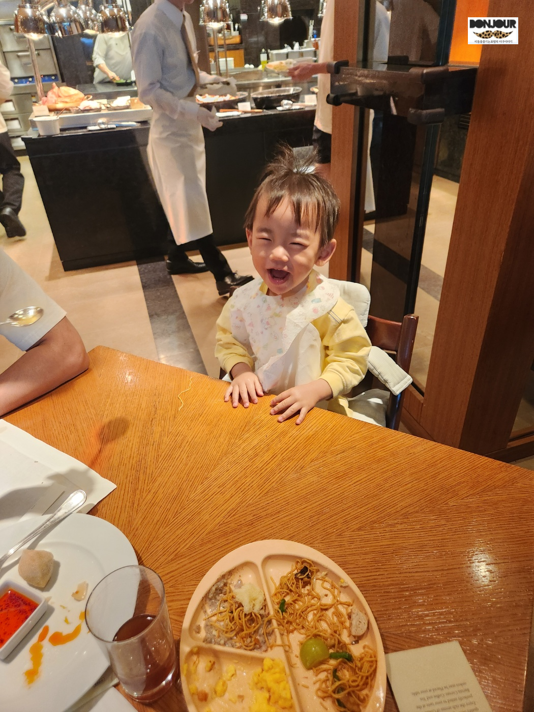 신라호텔 더 파크뷰 조식 뷔페 맛있어서 행복한 21개월 아기