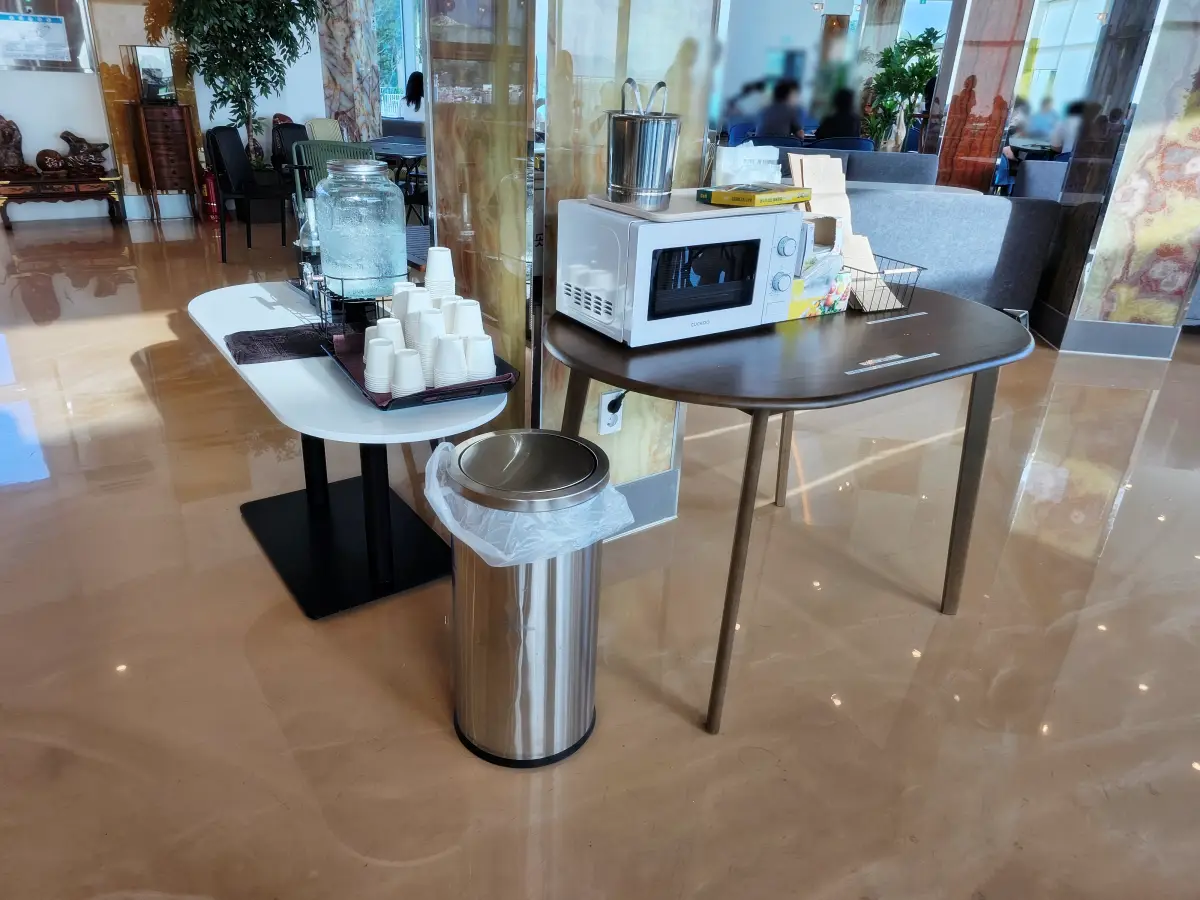 거제도-엄마의바다-카페-2층-풍경-카운터-음수대-전자렌지