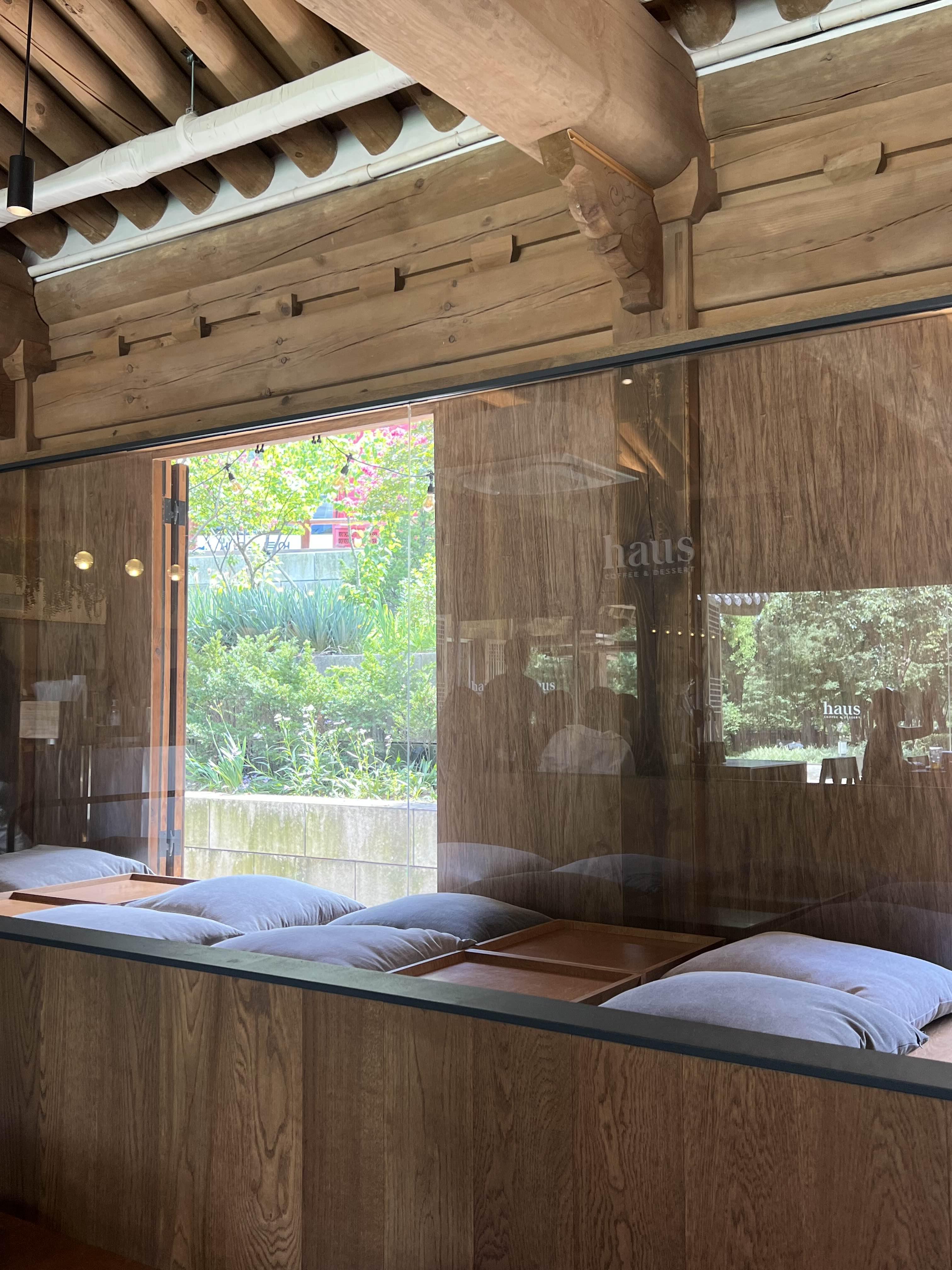 장충단 공원 haus 카페 좌식